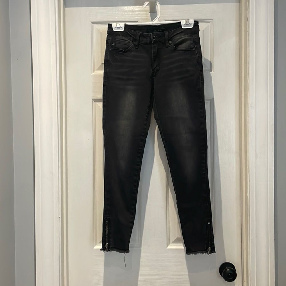 Kancan black skinny jeans with ankle zippers SZ 26